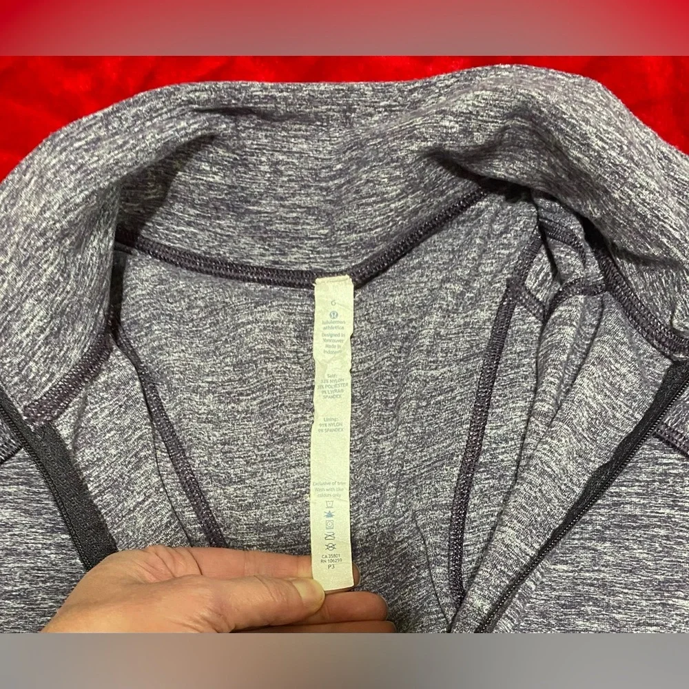 Lululemon SZ 6 quarter zip long sleeved shirt with thumb holes Awesome Condition - Picture 12 of 17
